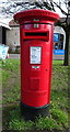 Elizabeth II postbox on Westfield Crescent, Tadcaster