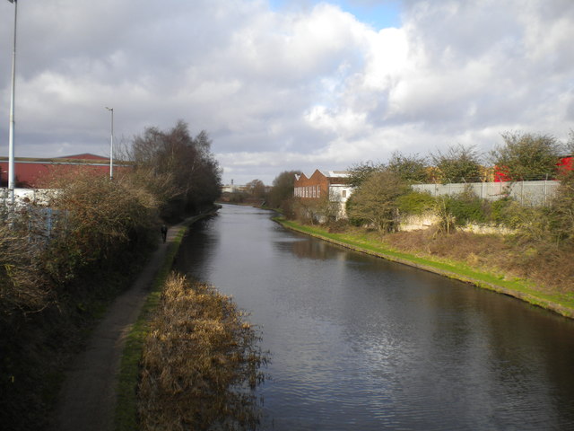 Birmingham Main Line Canal, Oldbury (1) © Richard Vince cc-by-sa/2.0 ...