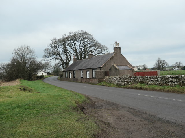 Conheath Cottages, north of Glencaple © Christine Johnstone cc-by-sa/2. ...