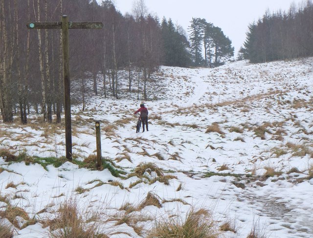 Cyclist in the snow, Kittlegairy Hill