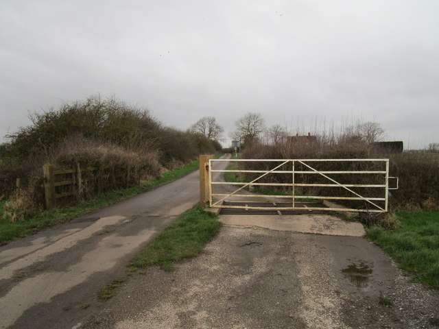 Gate and cattle grid, Langar Lane © Jonathan Thacker cc-by-sa/2.0 ...