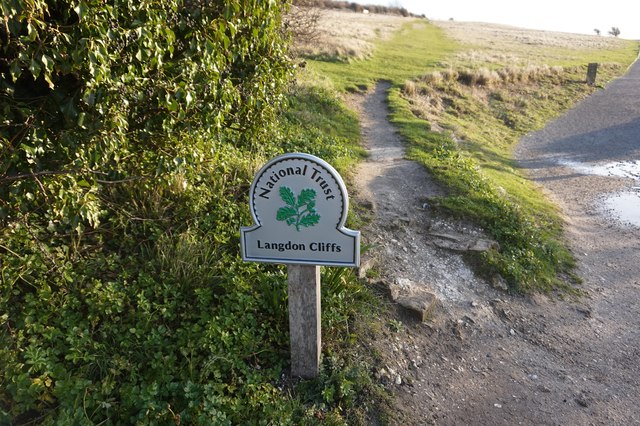 Saxon Shore Way at Langdon Cliffs © Ian S cc-by-sa/2.0 :: Geograph ...