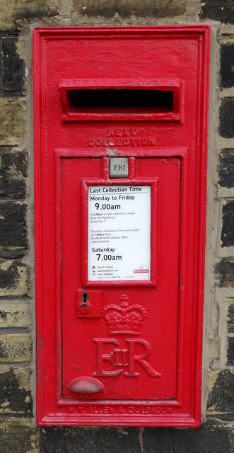 Elizabeth II postbox on Idle Road, Bradford