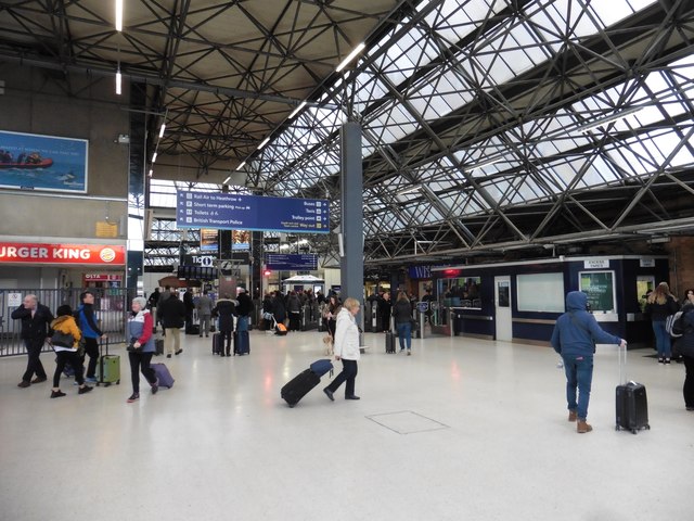 Main concourse, Reading railway station © Roger Cornfoot :: Geograph ...