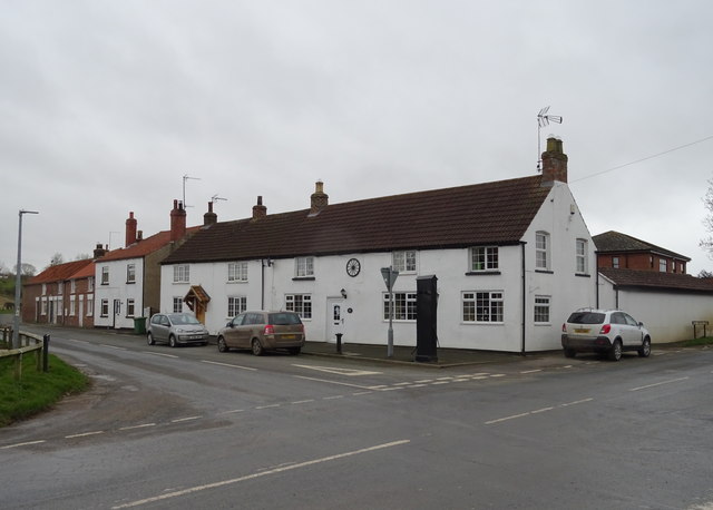 Cottages on Thwing Road, Burton Fleming © JThomas cc-by-sa/2.0 ...