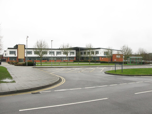 Newbury College © Steve Roberts cc-by-sa/2.0 :: Geograph Britain and ...