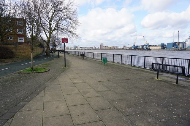 Thames path towards the Thames Barrier