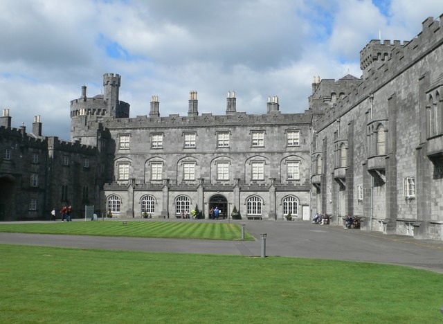 Kilkenny Castle © Eirian Evans cc-by-sa/2.0 :: Geograph Ireland