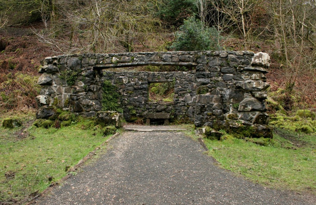 The Grotto © Richard Sutcliffe cc-by-sa/2.0 :: Geograph Britain and Ireland