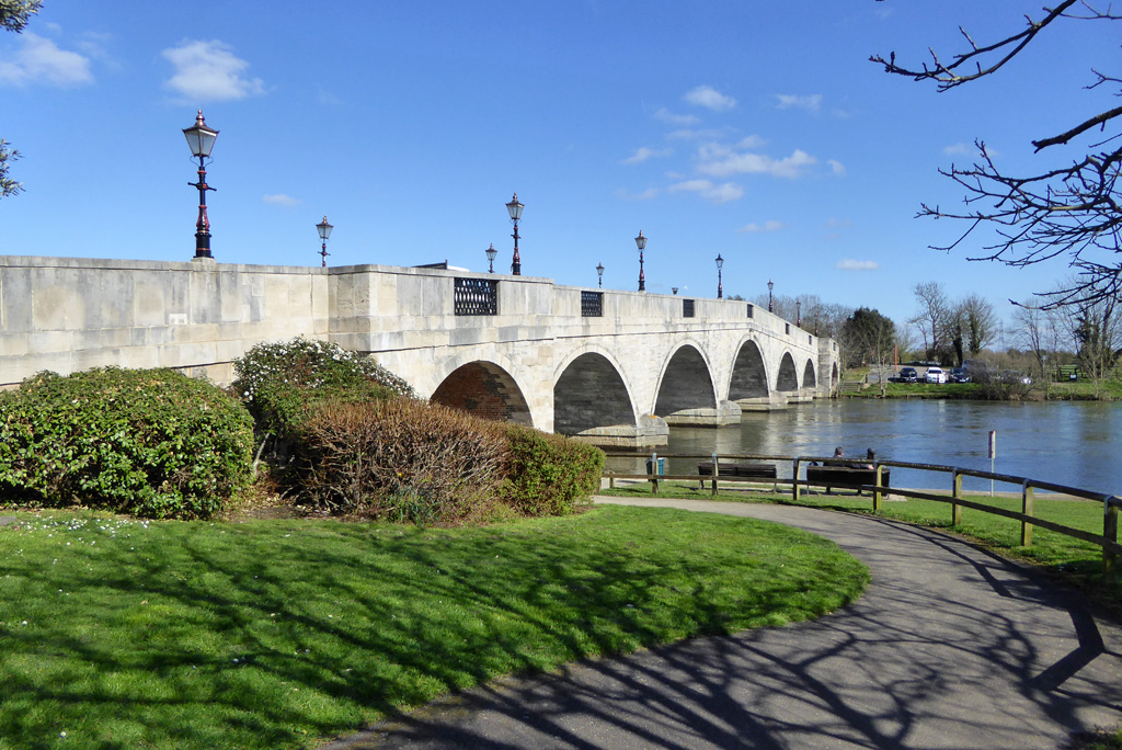 Chertsey Bridge © Robin Webster :: Geograph Britain And Ireland