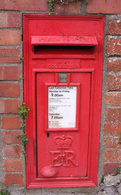 Postbox by Dunboyne Court, Torquay © Derek Harper cc-by-sa/2.0 ...