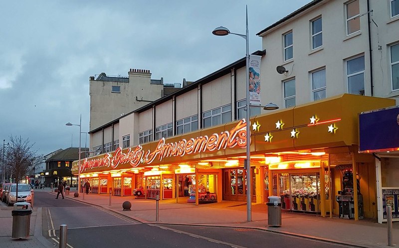 Clacton-on-Sea: Amusement arcade in Pier... © Nigel Cox cc-by-sa/2.0 ...