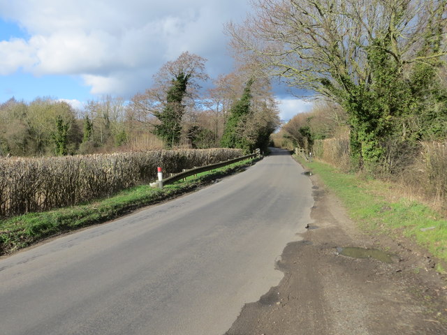 Diss Road and Old Hall Bridge crossing the River Tas