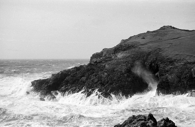 Rough seas at Trwyn Maen Melyn © Alan Murray-Rust :: Geograph Britain ...