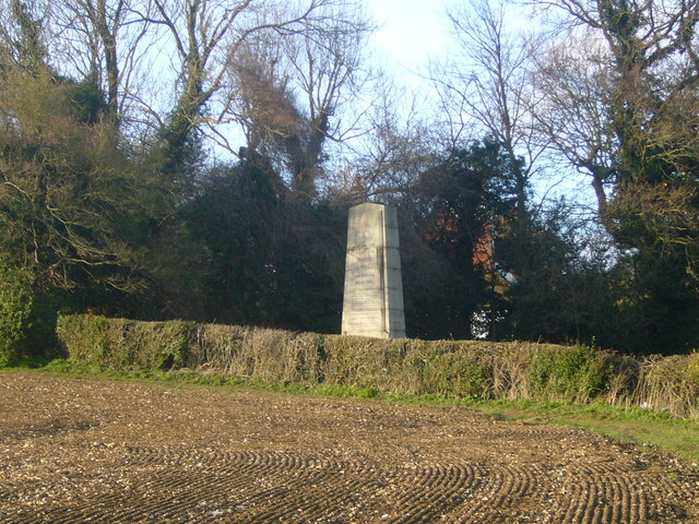 Amersham Martyrs Memorial from Field Path