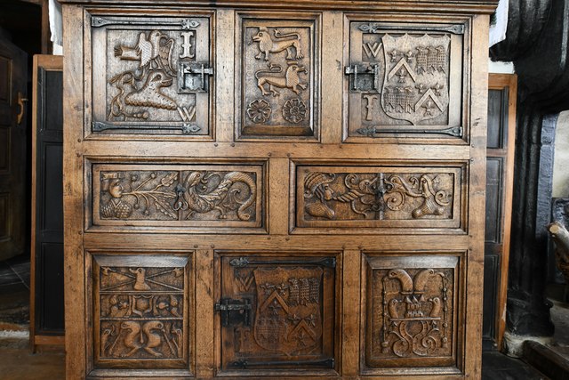Conwy, Plas Mawr: Accurate reproduction of the Tudor Wynn Cupboard
