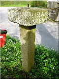SX0673 : Old Guide Stone by the B3266, Longstone, St Mabyn parish by Rosy Hanns