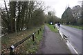 Thames path towards Runnymede House