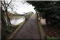 Thames Path towards Staines Bridge