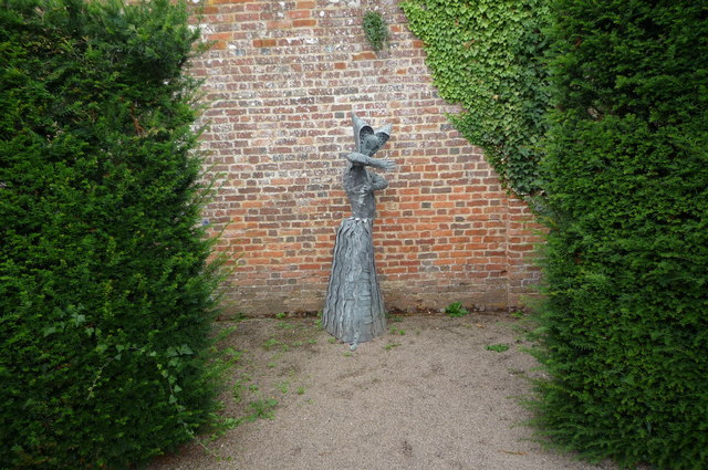 Statue at Hampton Court Gardens (Hope-Under-Dinmore)
