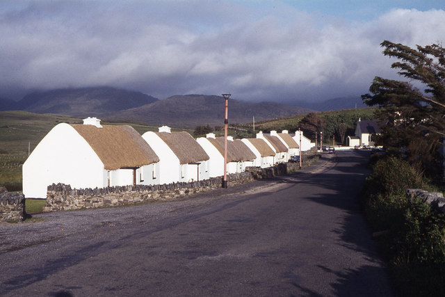 Thatched holiday cottages Tully Cross