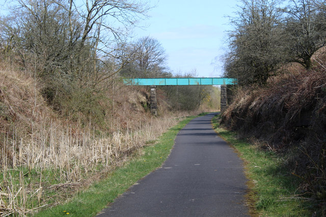 Aqueduct crossing the former Lochwinnoch Loop railway line