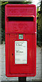 TA1058 : Elizabeth II postbox on Main Street, Great Kelk by JThomas