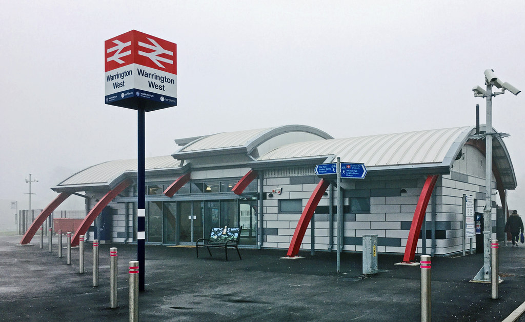 Warrington West Station © Linda Broadbent Cc-by-sa/2.0 :: Geograph ...