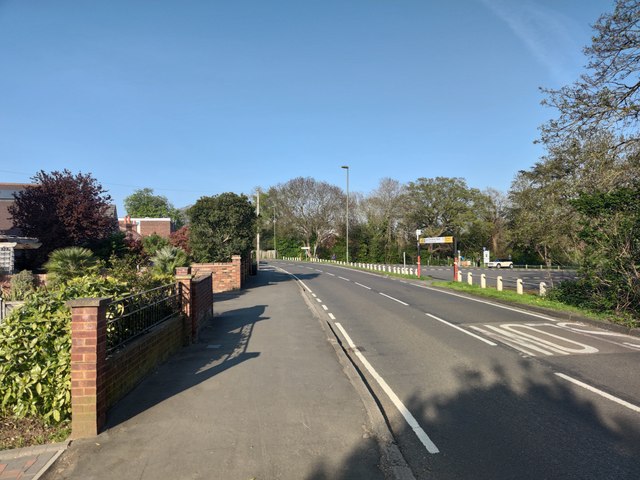 Fordbridge Road near the Car Park © James Emmans cc-by-sa/2.0 ...