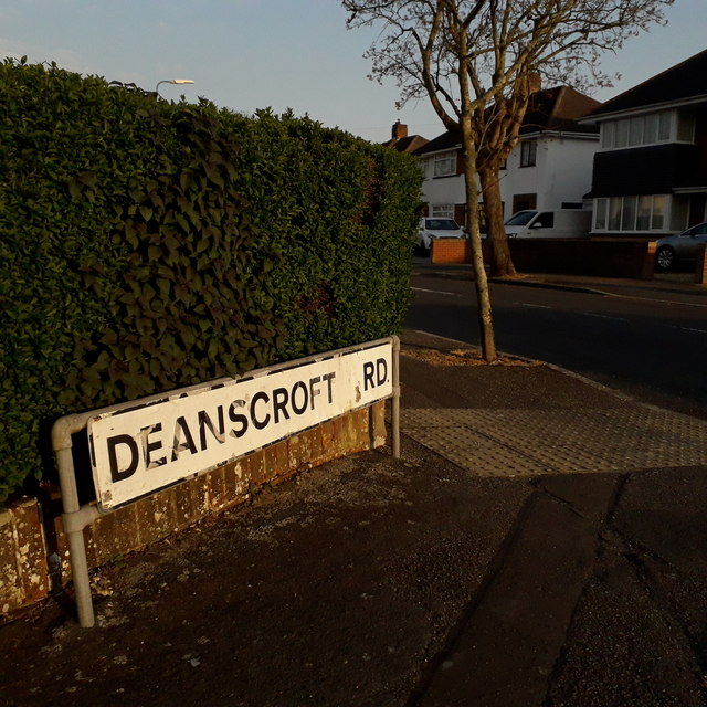 Northbourne: Deanscroft Road