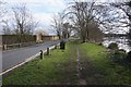 Thames Path towards Chertsey Bridge