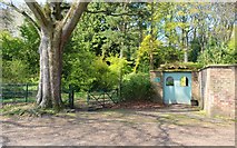 NO3901 : Gate into the walled garden, Silverburn Park, Leven by Bill Kasman