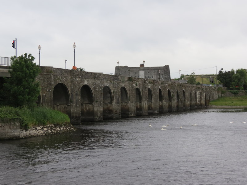 Shannon Bridge built 1757 over the ... © Martin Dawes cc-by-sa/2.0 ...