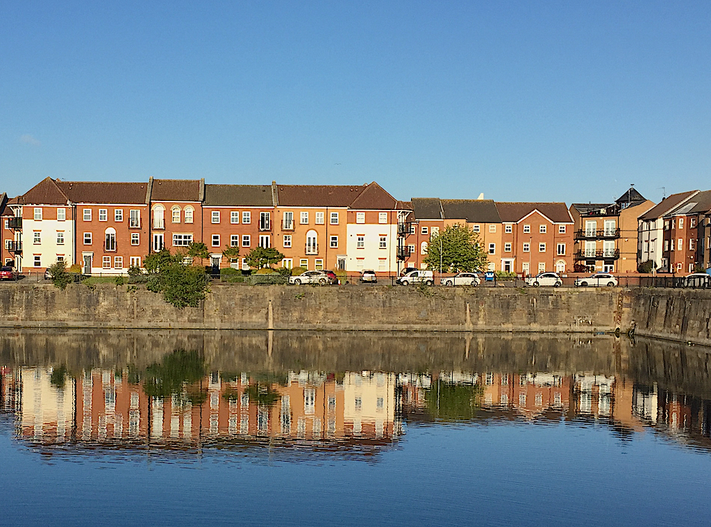 half-tide-basin-hull-paul-harrop-cc-by-sa-2-0-geograph-britain-and-ireland