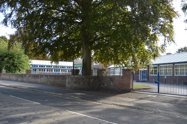 Castle Primary School © N Chadwick :: Geograph Britain and Ireland