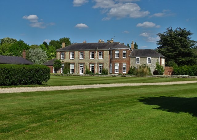 Redbourne Hall © Neil Theasby cc-by-sa/2.0 :: Geograph Britain and Ireland