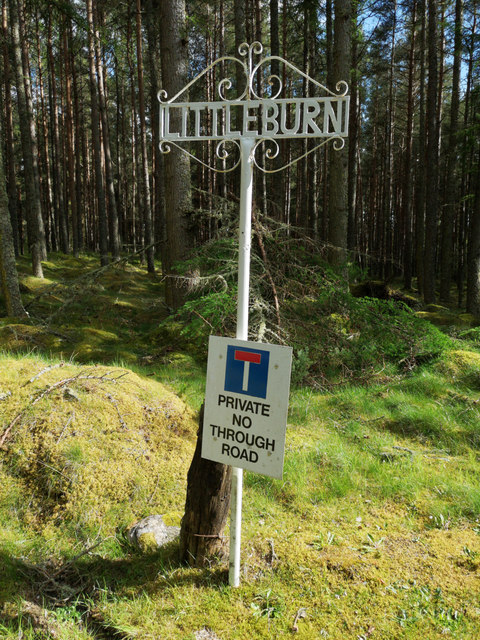 Sign before the private road to Littleburn