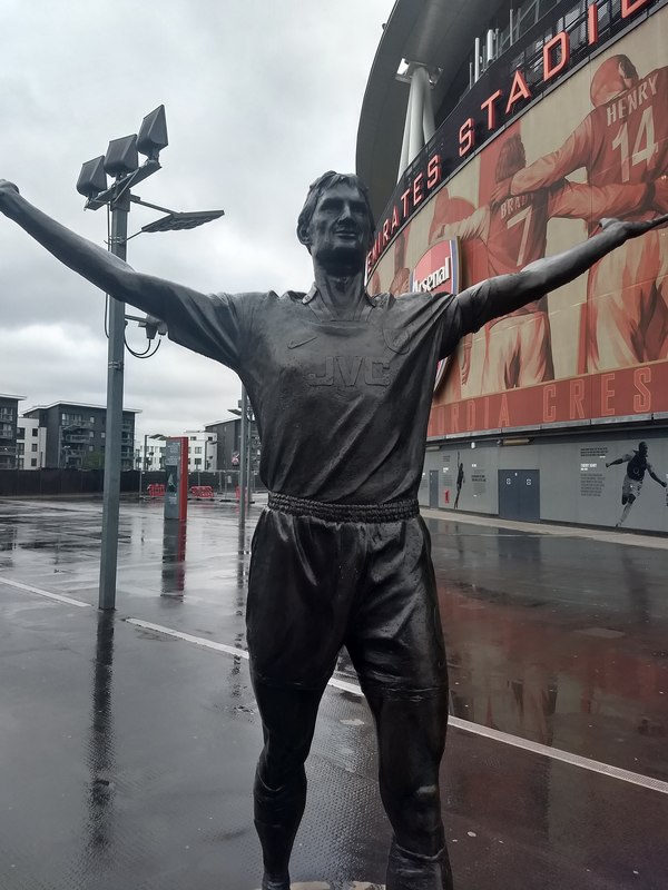 Tony Adams statue at Arsenal's Emirates... © Martyn Pattison cc-by-sa/2 ...