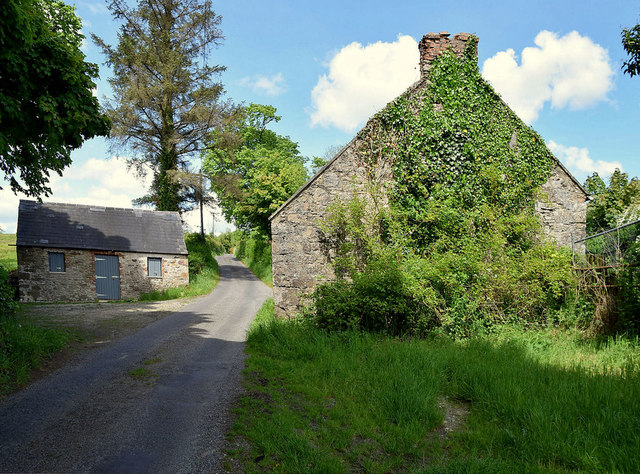 Old farm buildings along Dunmullan Road © Kenneth Allen cc-by-sa/2.0 ...