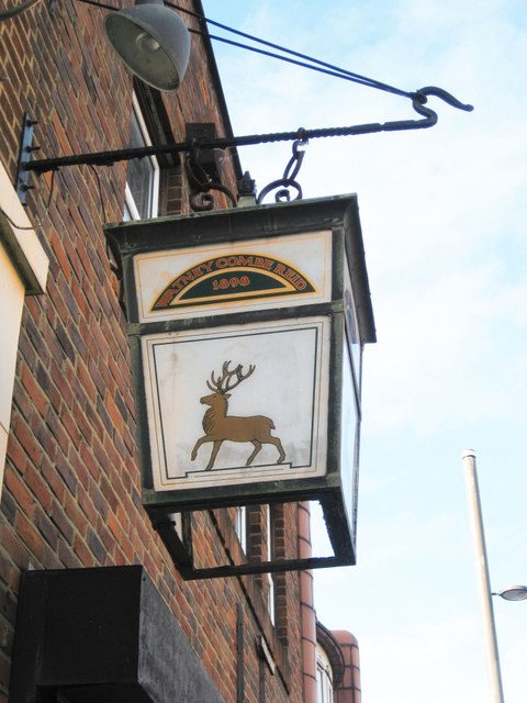 Stratford : old pub lamp