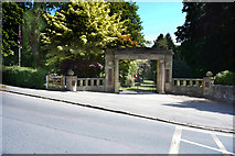 SK1846 : The War Memorial gates by Malcolm Neal