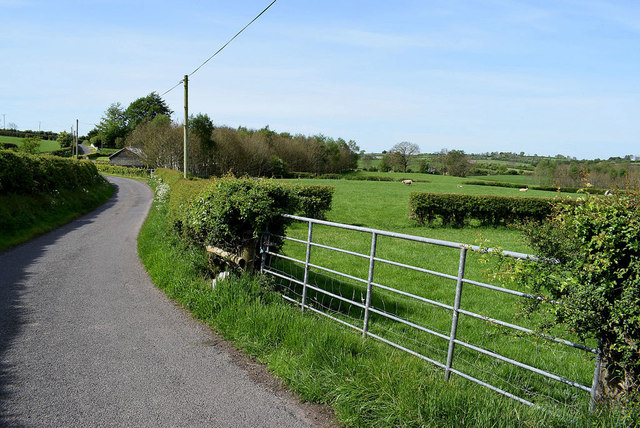 Bends along Ramackan Road © Kenneth Allen cc-by-sa/2.0 :: Geograph Ireland