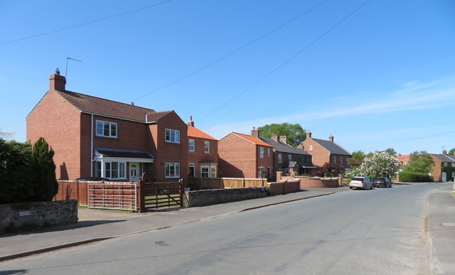 Modern residences in Sinderby © Gordon Hatton cc-by-sa/2.0 :: Geograph ...