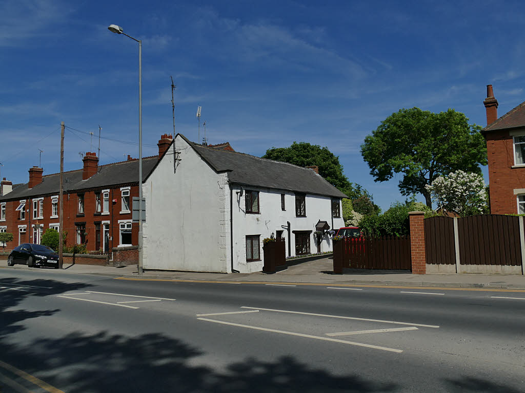 White house, Aberford Road, Stanley © Stephen Craven cc-by-sa/2.0 ...