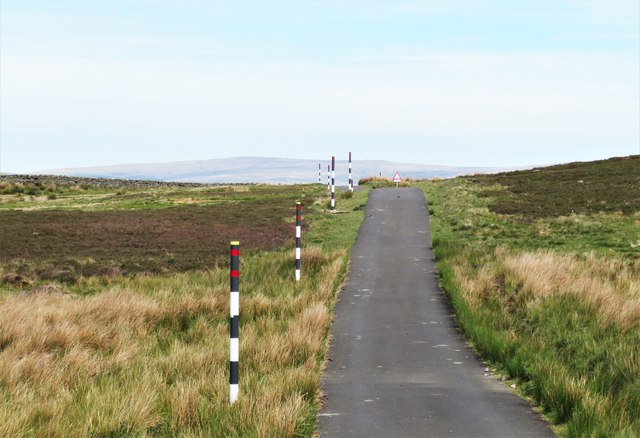 Unfenced road over Harker Hill