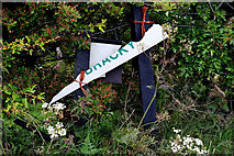 H5472 : Damaged road sign, Bracky by Kenneth  Allen