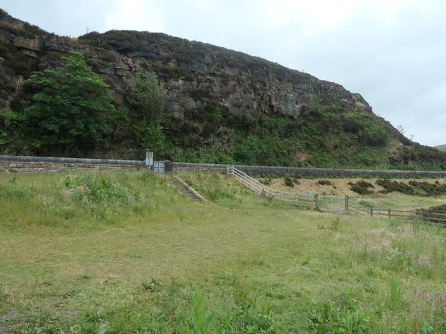 Millstone grit crags above Butterley reservoir boundary wall