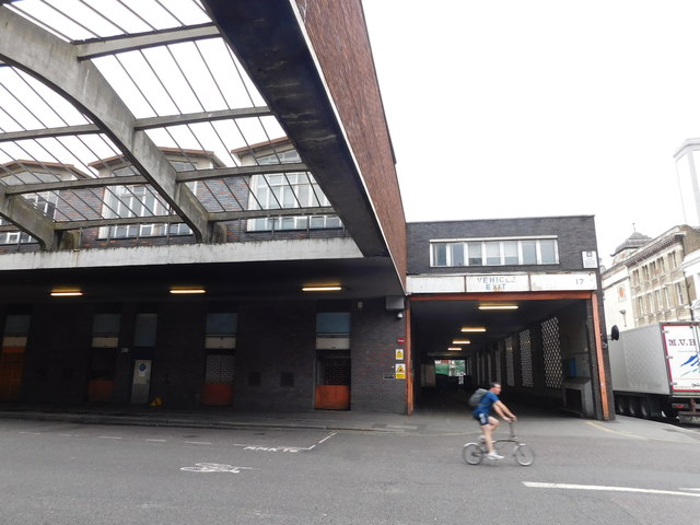 Poultry Market, East Poultry Avenue, © Paul Williams Cc-by-sa 2.0 