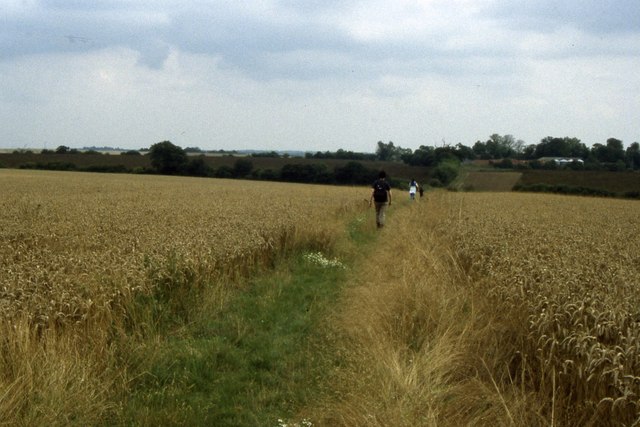 Walking the Stour Valley Way towards Houghton Hall near Clare