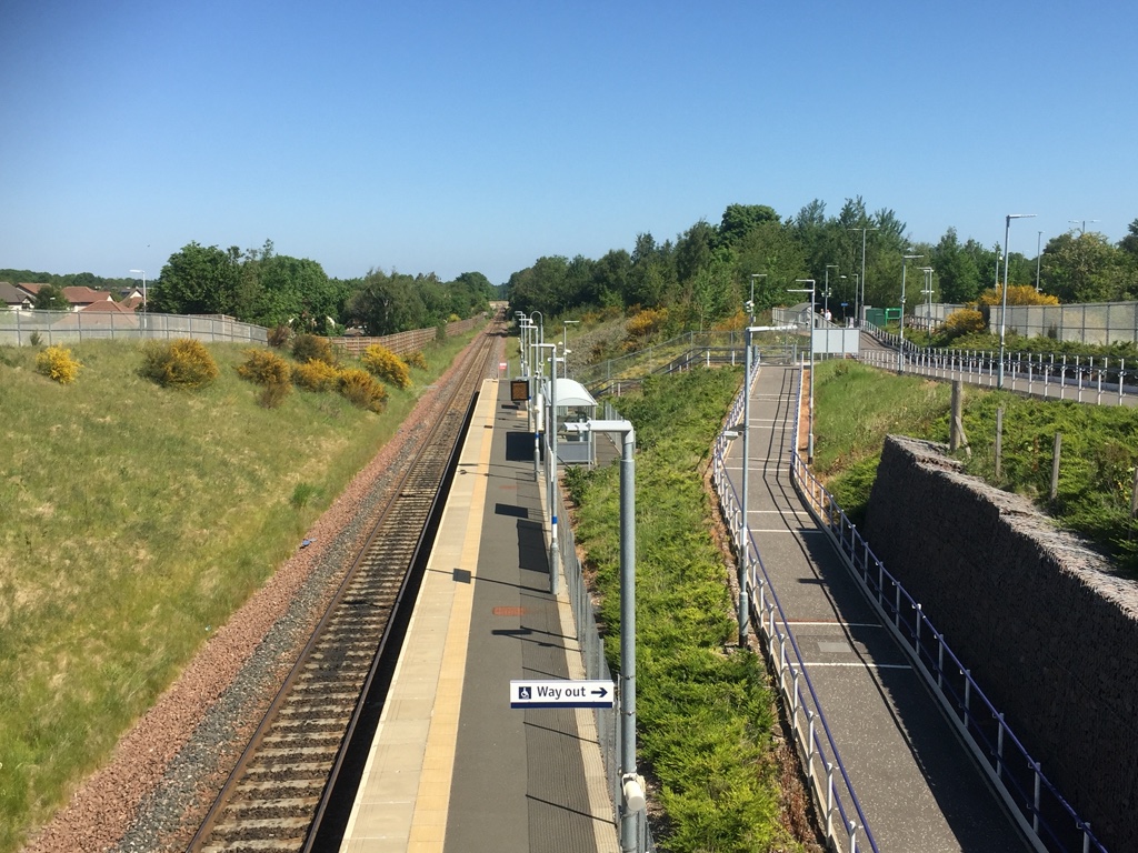 Eskbank Station © Richard Webb cc-by-sa/2.0 :: Geograph Britain and Ireland